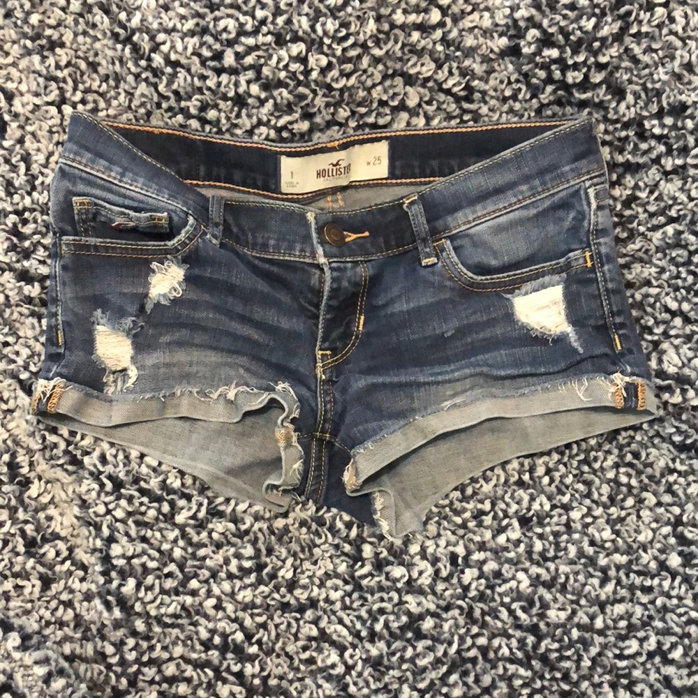Hollister Distressed jean shorts👖